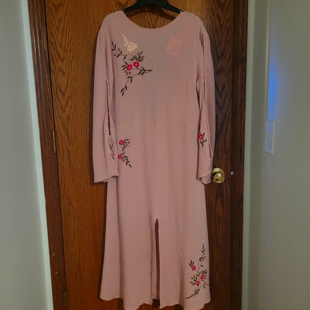 NWT / TopShop Elegant Pink Embroidered Dress